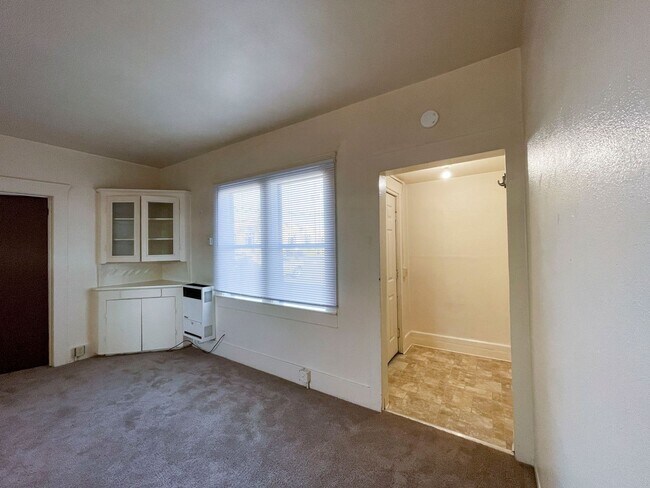 Building Photo - 1324 Summer St