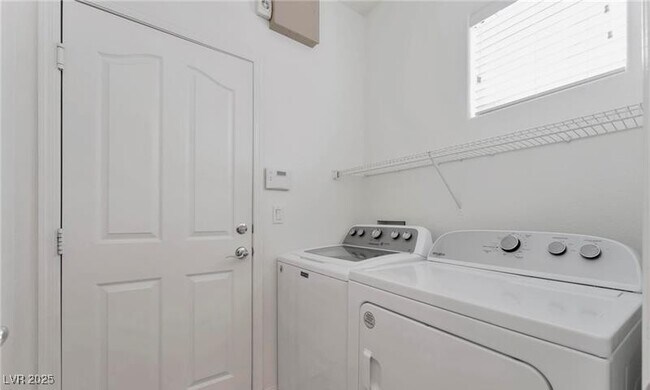 Building Photo - 9764 Bedstraw St