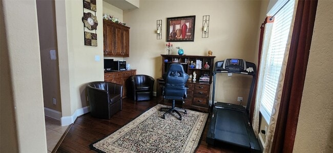 Building Photo - 1001 Llano Trce