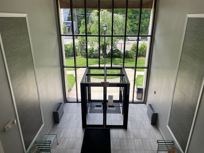 Building Photo - 1111 River Rd