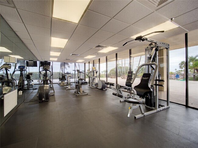 Building Photo - 7650 Bayshore Dr