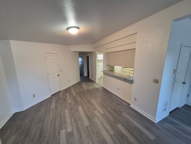 Building Photo - 1320 SW Obsidian Ave