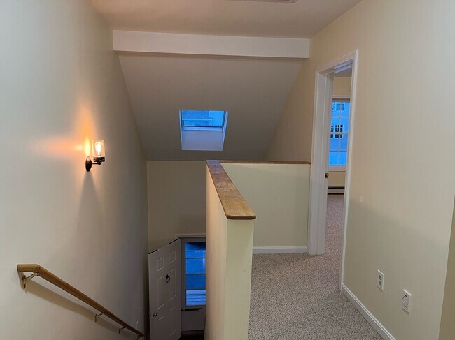 Building Photo - 14 Ledges Ct
