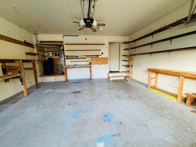 Building Photo - 5330 Larrabee Way