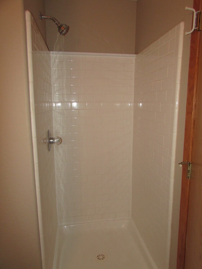 Building Photo - 4 BEDROOM | 3 BATH | FENCED YARD | DOUBLE ...