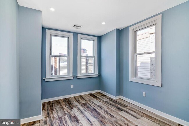 Building Photo - 2420 S Lee St