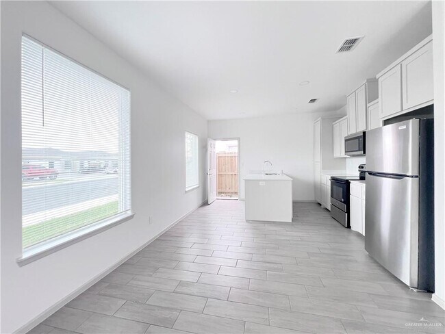 Building Photo - 28 Shavano Dr