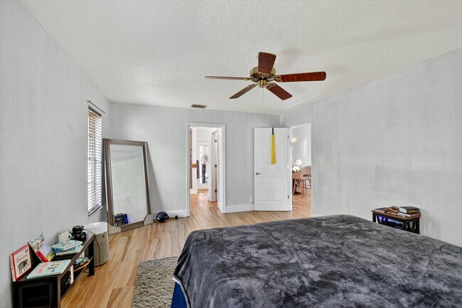 Building Photo - 2700 Yarmouth Dr