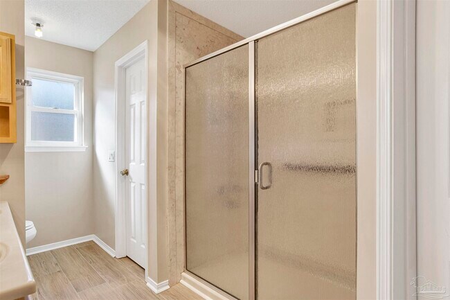 Building Photo - 4036 Shorewood Dr