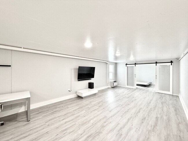 Building Photo - 803 Waimanu St