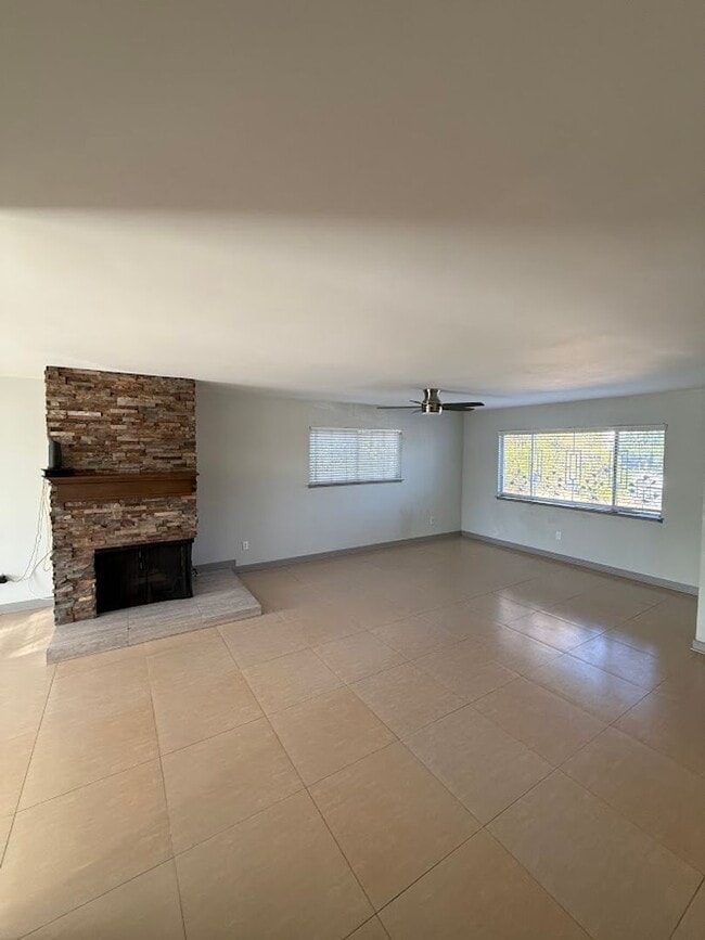 Building Photo - 3 Bedroom 2 Bathroom Granada Hills Home (Main House) Great Location!