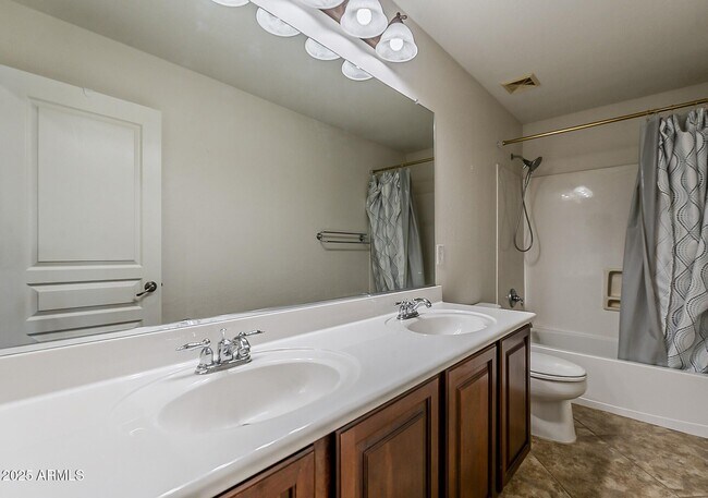 Building Photo - 4592 E Gleneagle Dr