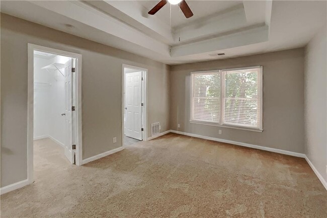 Building Photo - 5665 Enchantress Ln NE