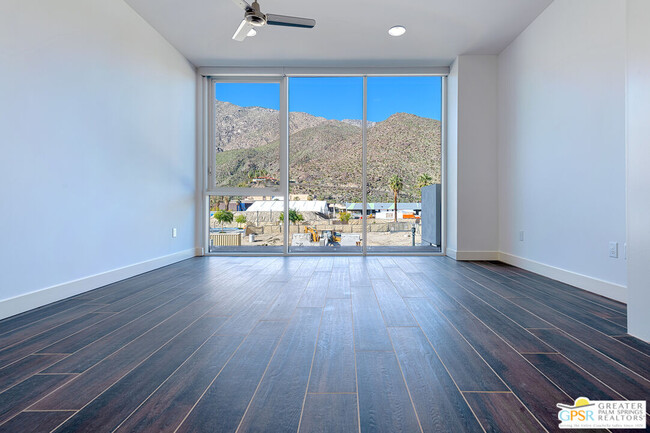 Building Photo - 175 N Palm Canyon Dr