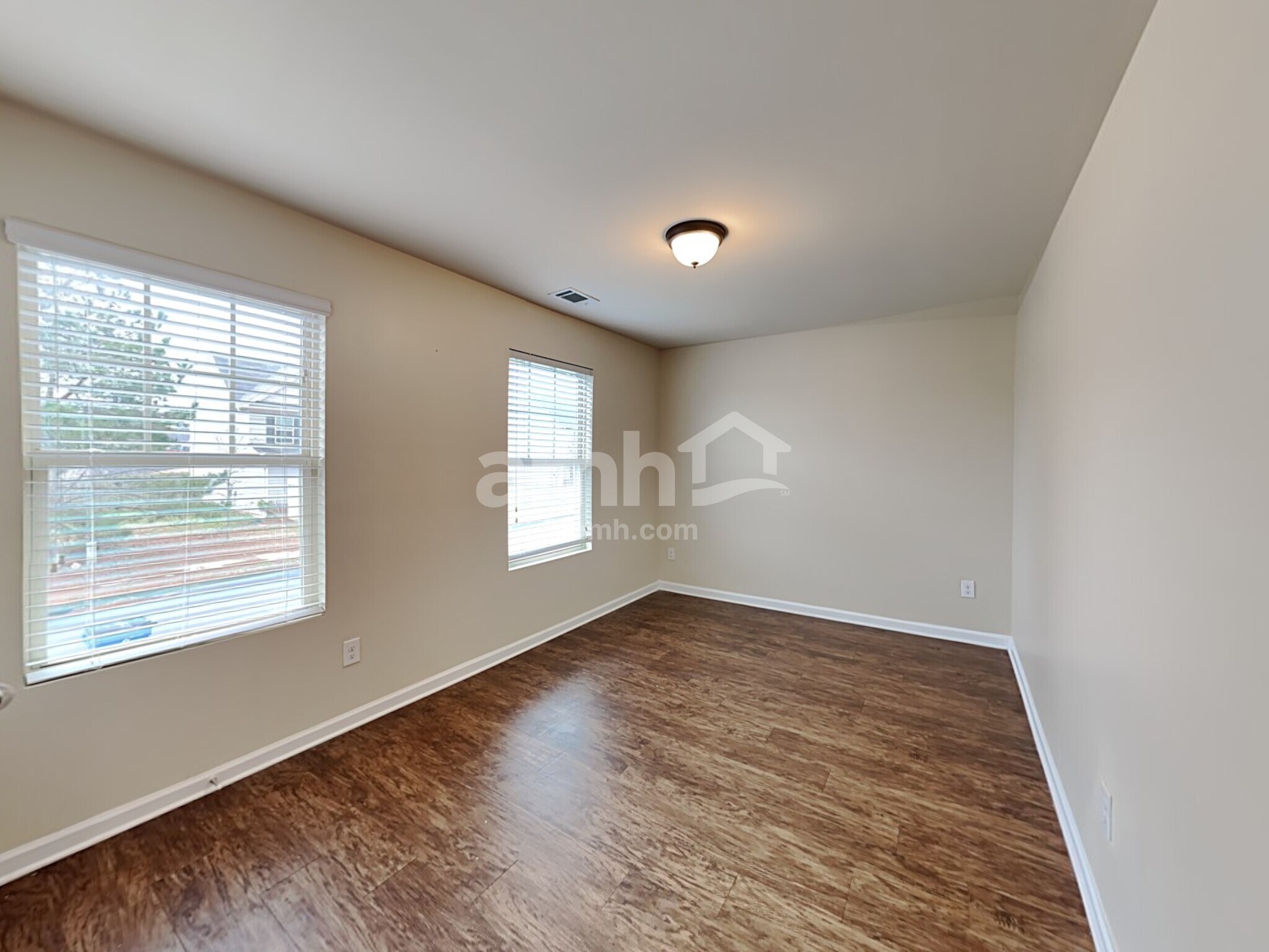 Building Photo - 3525 Mica Cir SE