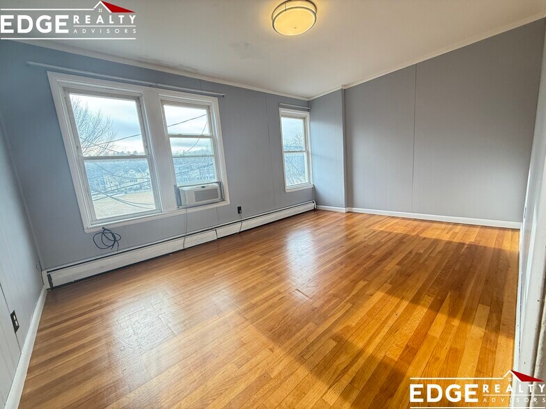 Building Photo - 7 High Street Pl