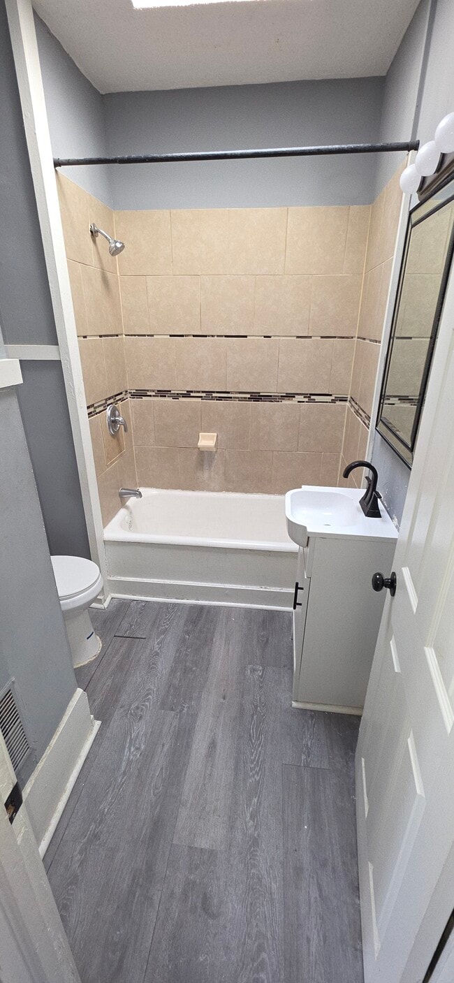 Building Photo - 2329 Windsor Ave