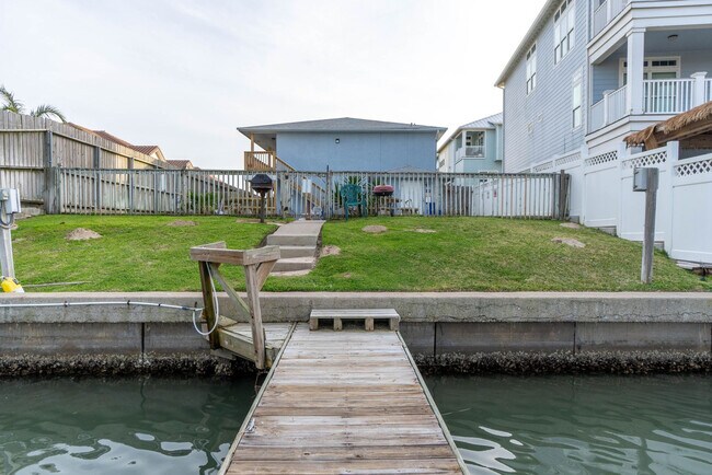 Building Photo - 14898 Granada Dr