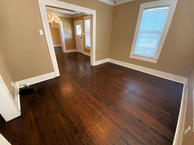 Building Photo - Adorable 2 bedroom house for rent in Downtown LC