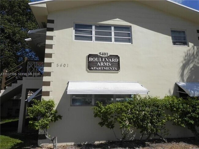 Building Photo - 5401 Hollywood Blvd