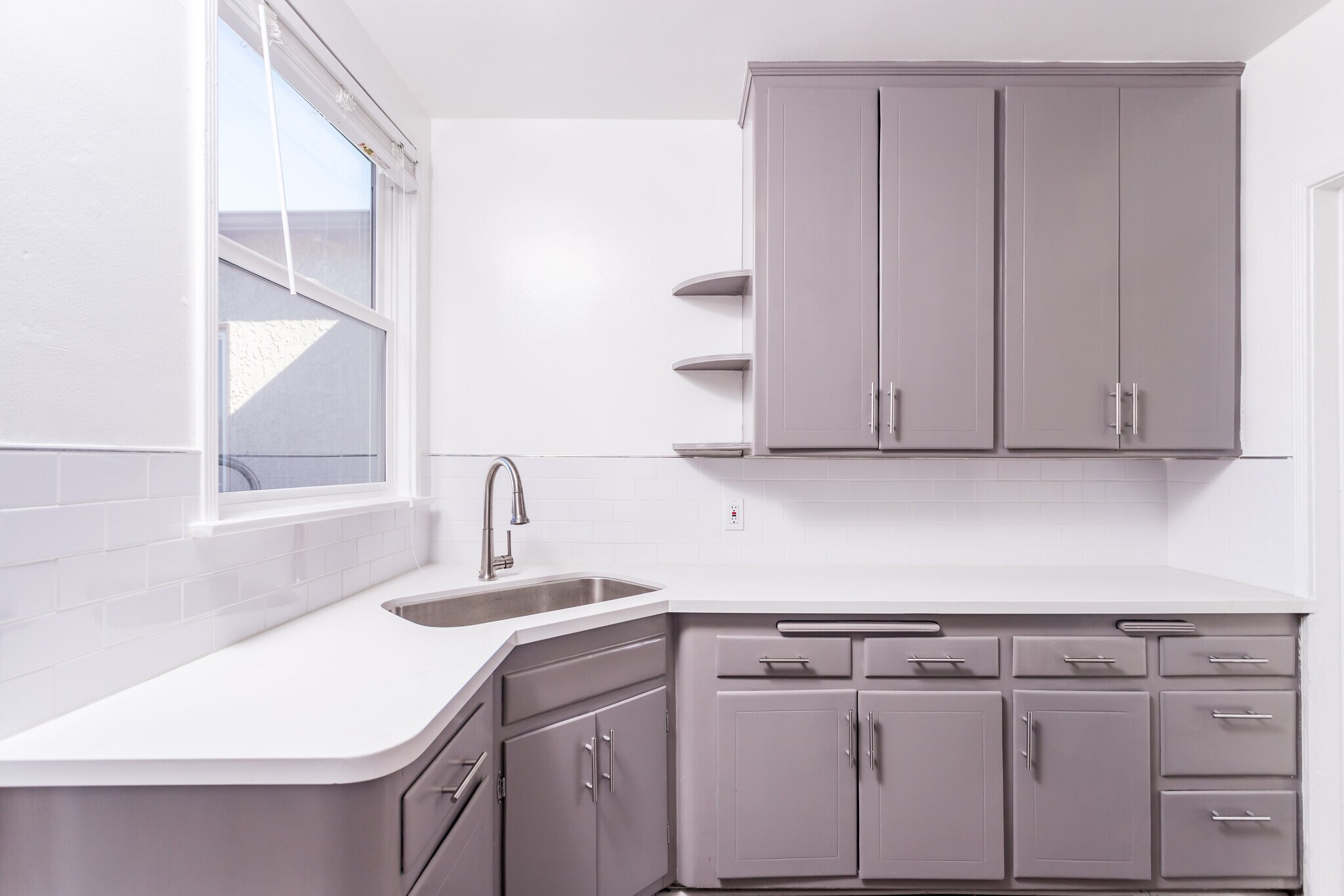 Building Photo - 2024 S Genesee Ave