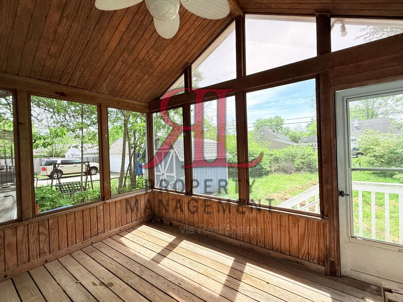 Building Photo - 1011 Mohican Ave