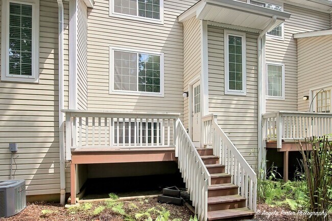 Building Photo - 259 W Whispering Oaks Ln