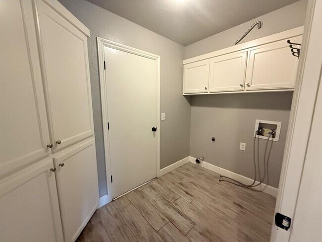 Building Photo - 405 Partridge Ln