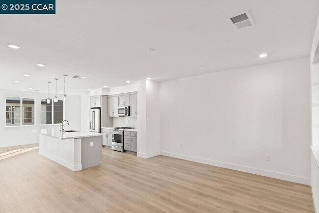Building Photo - 725 Delve Ct