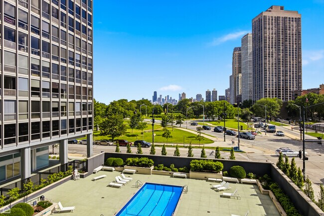 Building Photo - 340 W Diversey Pkwy