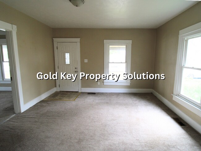 Building Photo - Attractive 2 BR 1 BA House with Central Air and Huge Front Porch (SECTION 8 APPROVED)