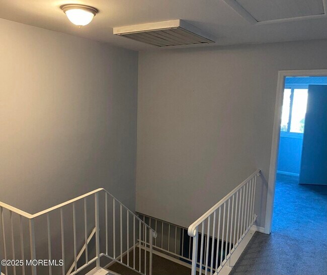 Building Photo - 185 Clubhouse Dr