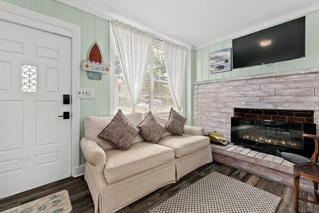 Building Photo - 6 Rohde Ave