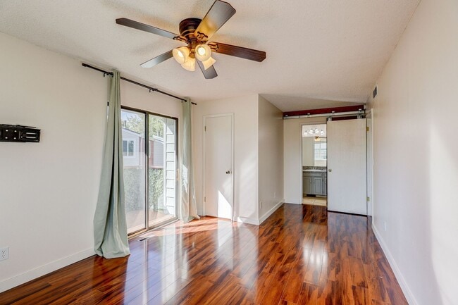 Building Photo - 3bd 2.5 bath Townhome for Rent, also on market for sale