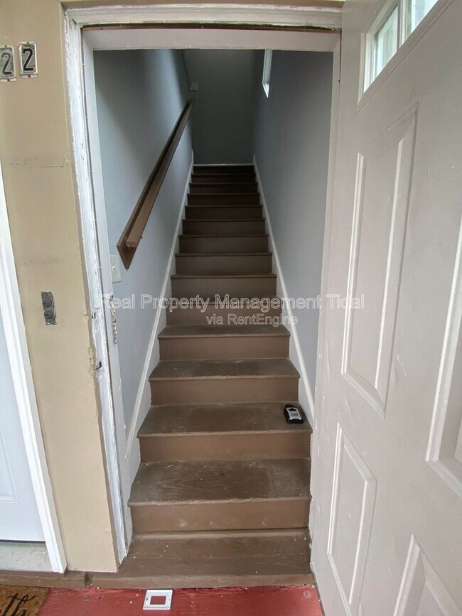 Building Photo - 22 Riverview Ave