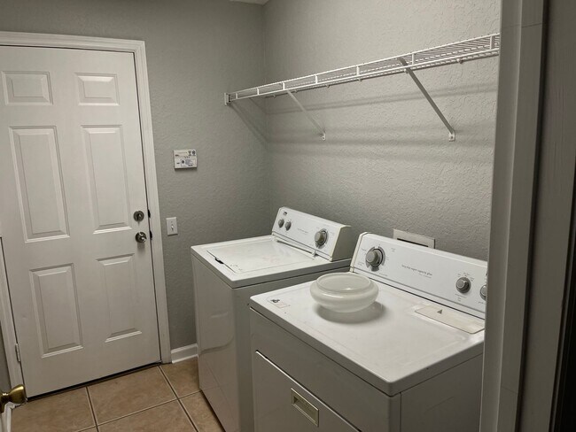 Building Photo - Spacious 4 Bedroom Home in Kissimmee, FL!