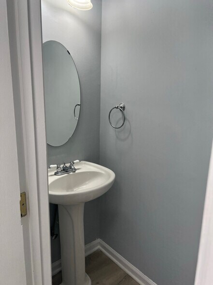 Building Photo - 72 Dorchester Cir