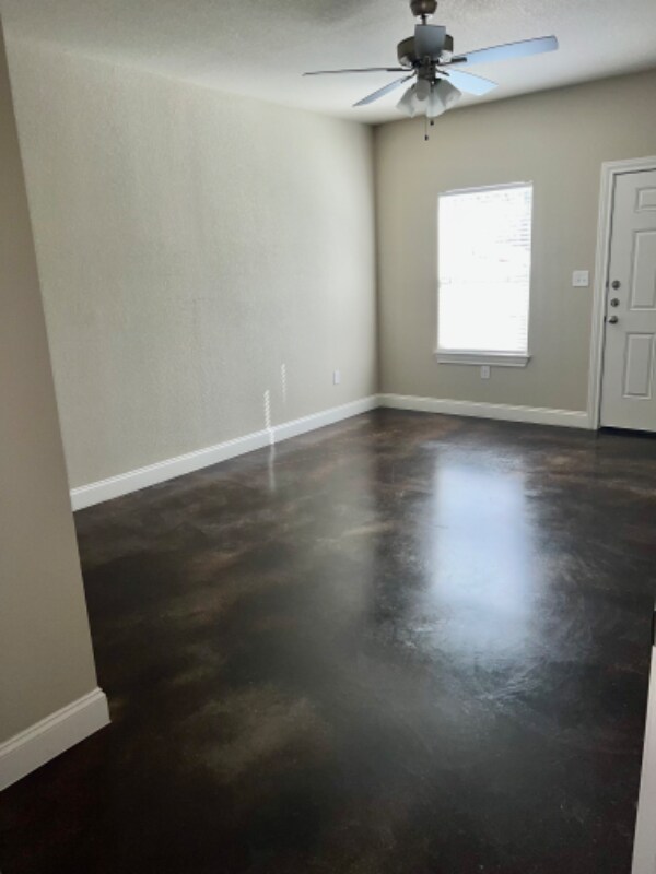 Building Photo - 3304 Belmont Dr