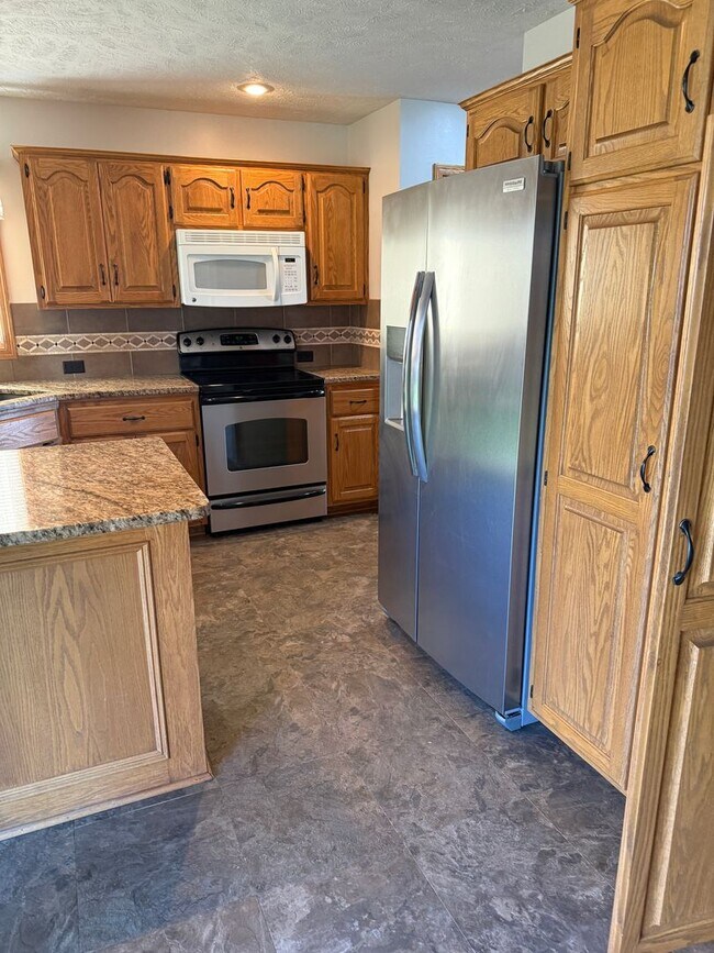 Building Photo - 2110 John St