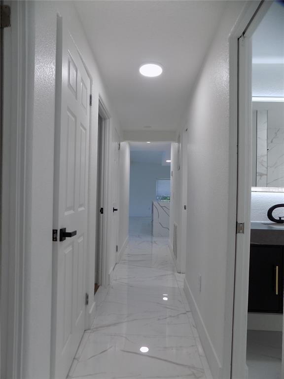 Building Photo - 1511 E Horatio Ave