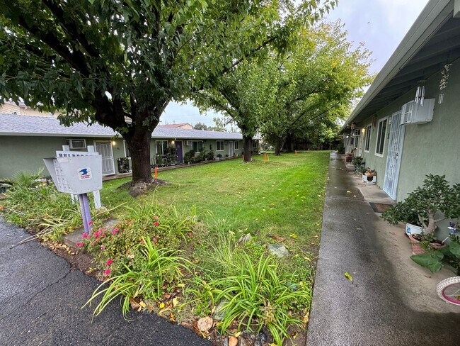 Building Photo - Mulberry Court Apartments