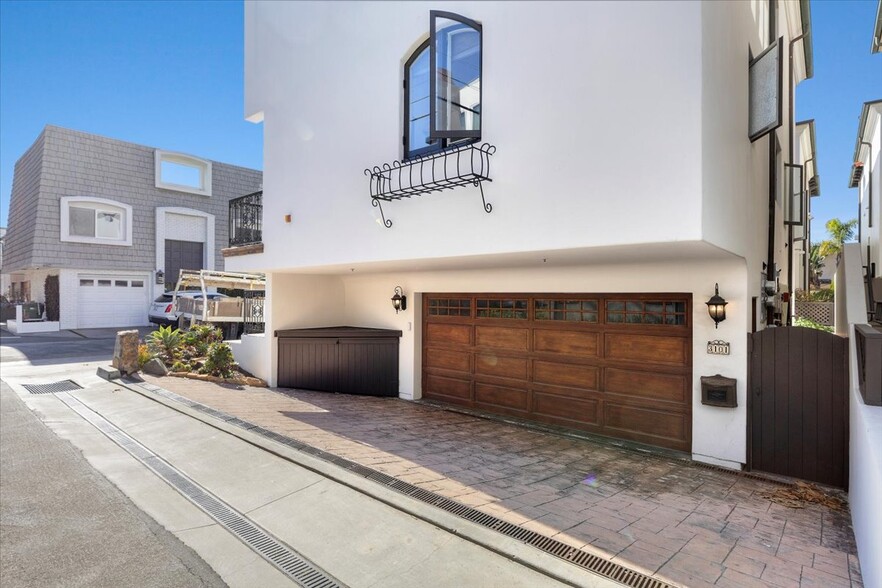 Building Photo - 3101 Vista Dr