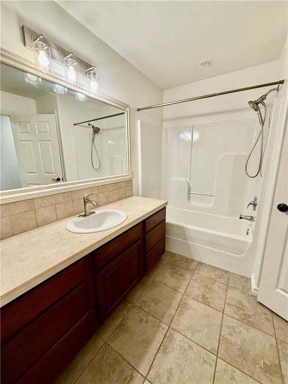 Building Photo - 305 Meadows Ct