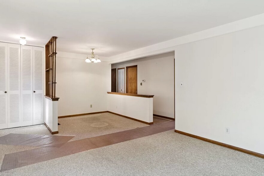 Building Photo - 25100 Marilyn Ave