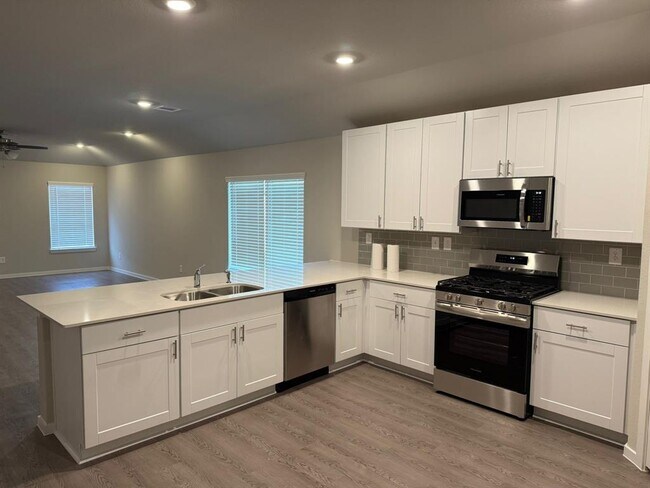Building Photo - 2027 Summer Night Dr