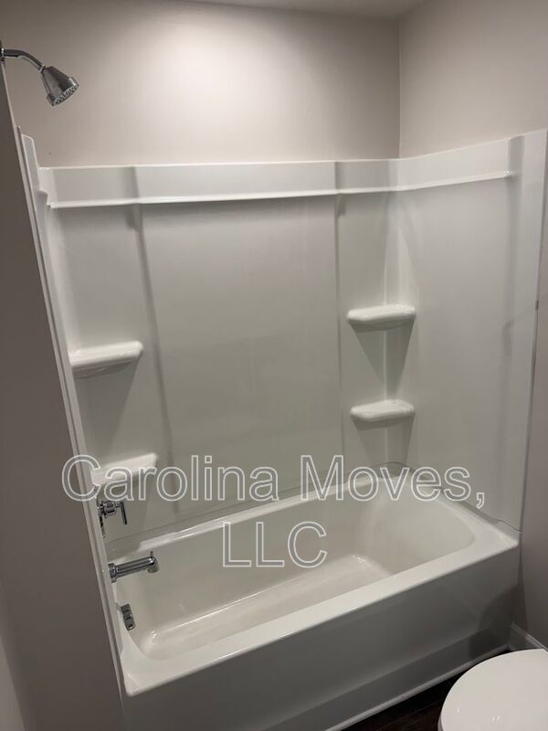 Building Photo - 206A Telford Dr.