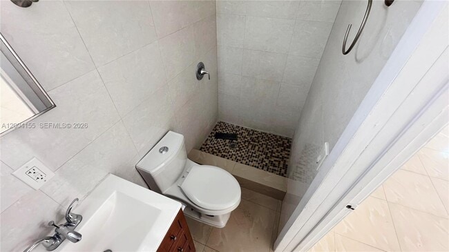 Building Photo - 165 NE 162nd St