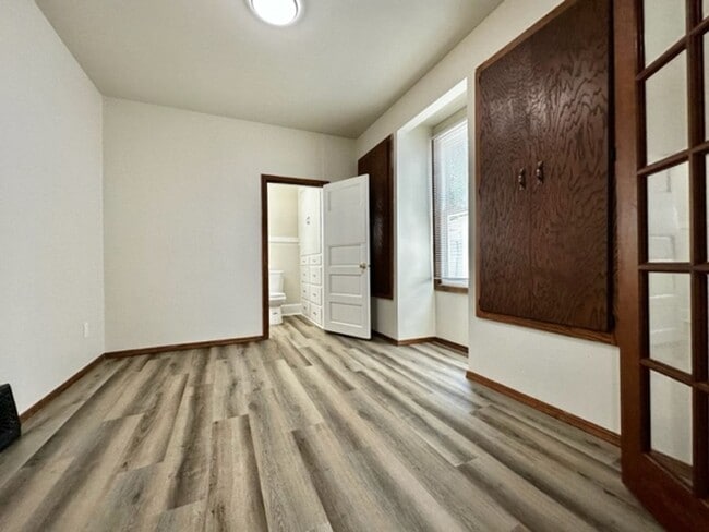 Building Photo - 808 Cherry St