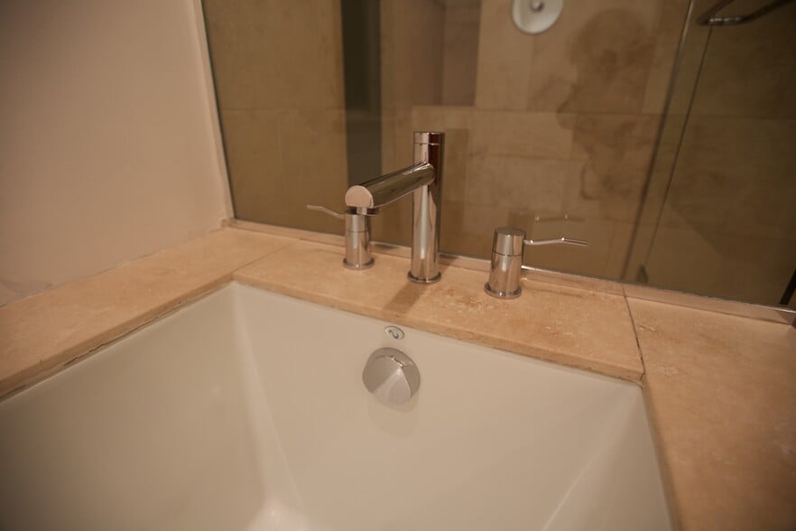 Soaking tub - 145 Ivanhoe St