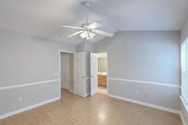 Building Photo - 8074 Shadow Oak Dr